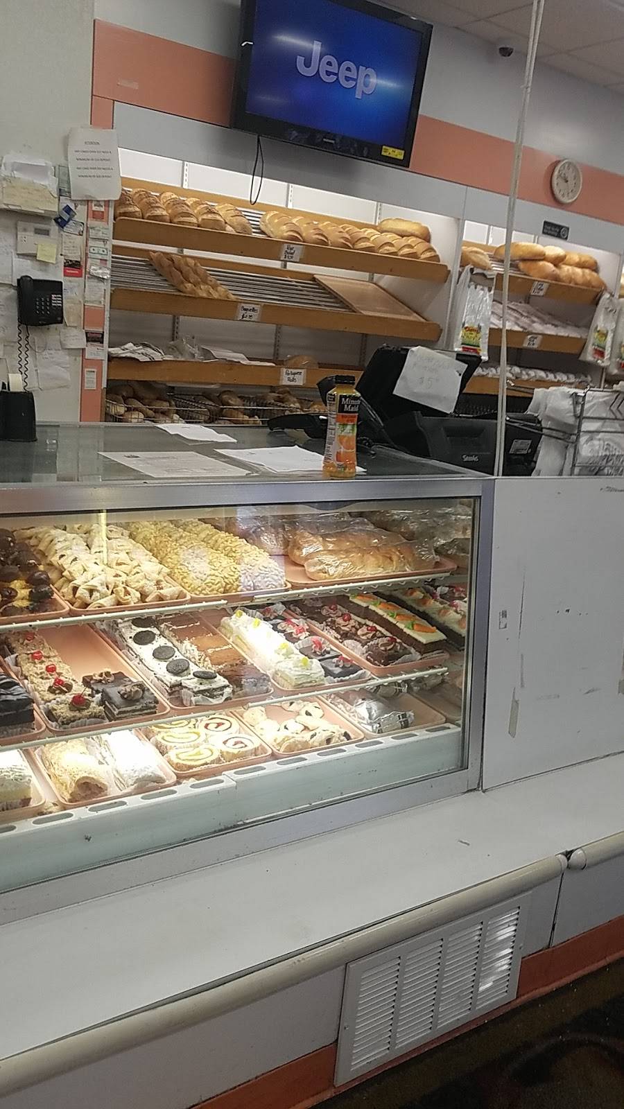 Chaves Bakery | bakery | 1365 State St # 1, Bridgeport, CT 06605, USA | 2033336254 OR +1 203-333-6254