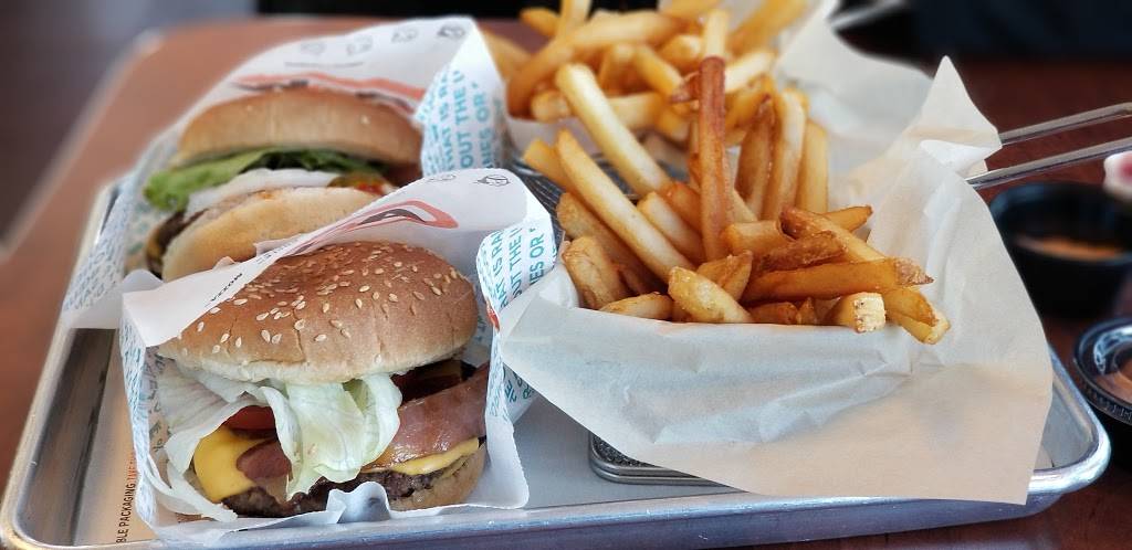 A&W Canada | restaurant | 2930 Argentia Rd, Mississauga, ON L5N 8C5, Canada | 6474798212 OR +1 647-479-8212