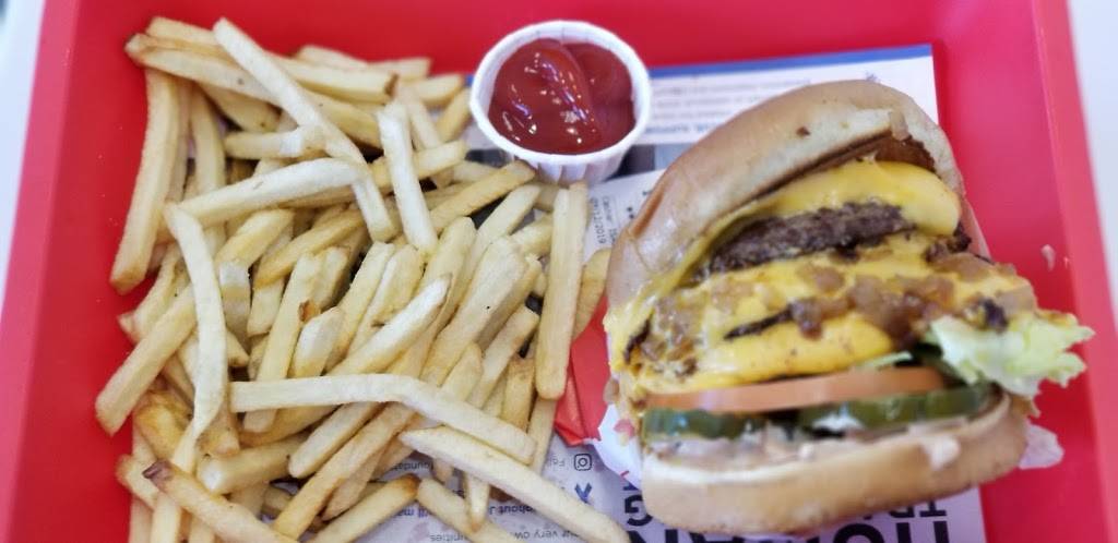 In-N-Out Burger | restaurant | 2305 Compton Ave, Corona, CA 92881, USA | 8007861000 OR +1 800-786-1000