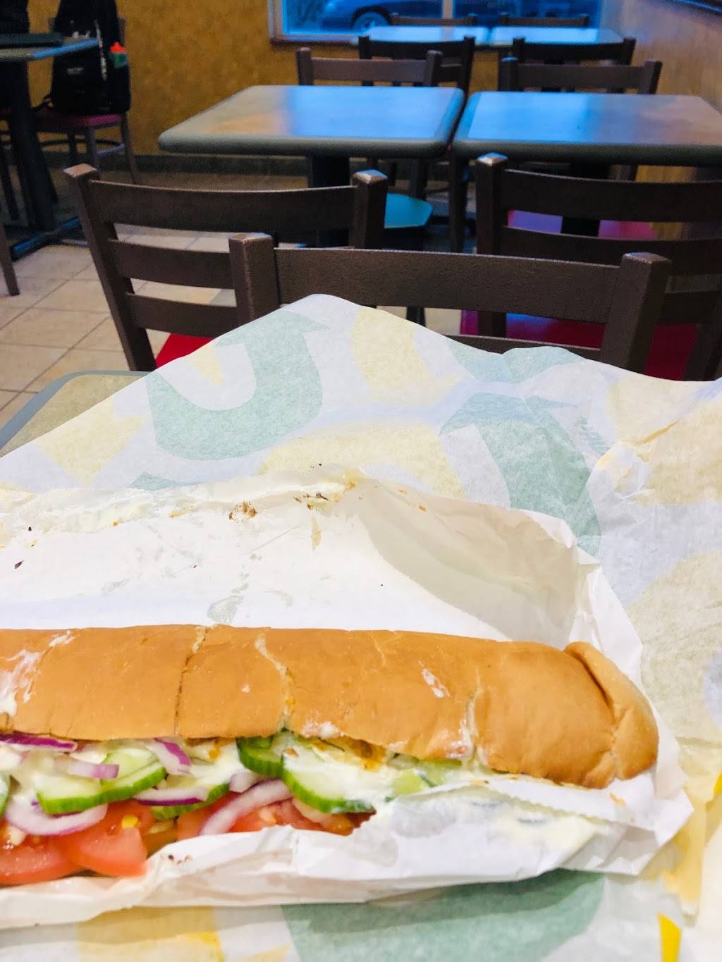 Subway | meal takeaway | 160 Beechwood Ave, Vanier, ON K1L 1A9, Canada | 6137412520 OR +1 613-741-2520