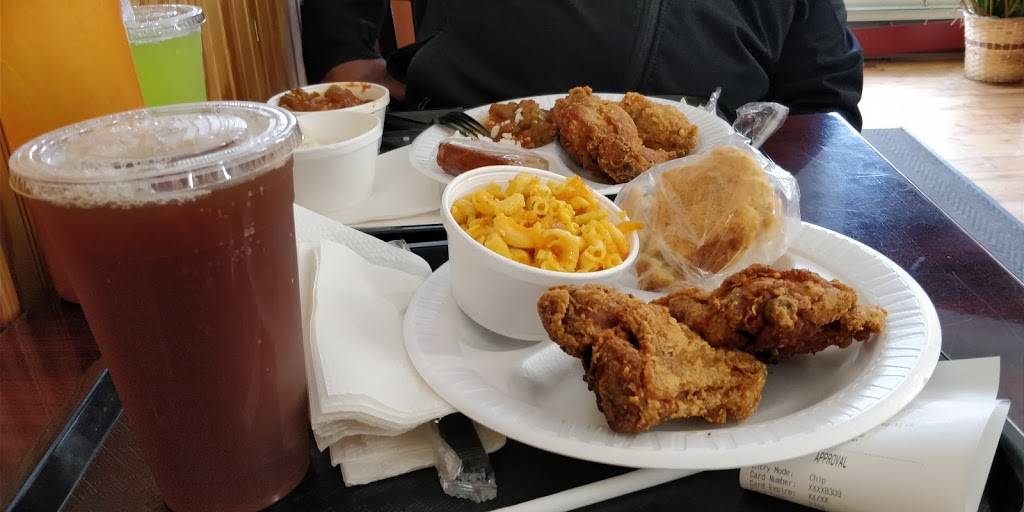 Charles Country Pan Fried Chicken | restaurant | 2461 Frederick Douglass Blvd, New York, NY 10027, USA | 2122811800 OR +1 212-281-1800