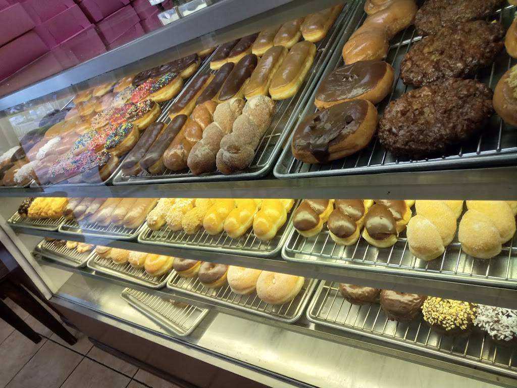 Kellys Donuts & Burgers | restaurant | 7391 Warner Ave, Huntington Beach, CA 92647, USA | 7145967888 OR +1 714-596-7888