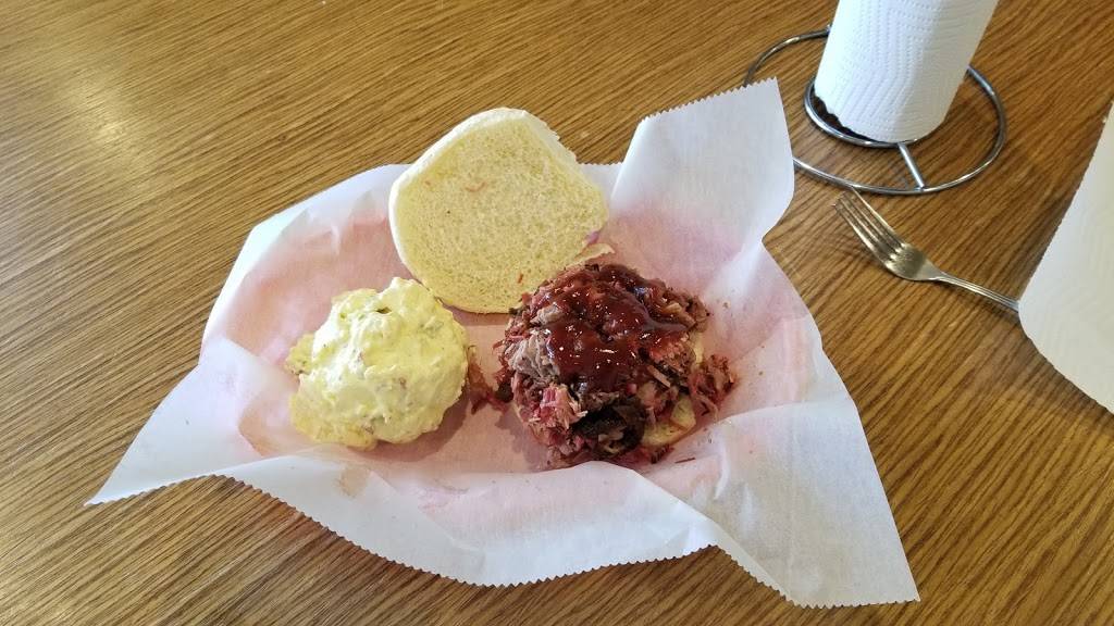 Joes Texas Barbeque | restaurant | 2052 Holmgren Way, Green Bay, WI 54304, USA | 9204301404 OR +1 920-430-1404