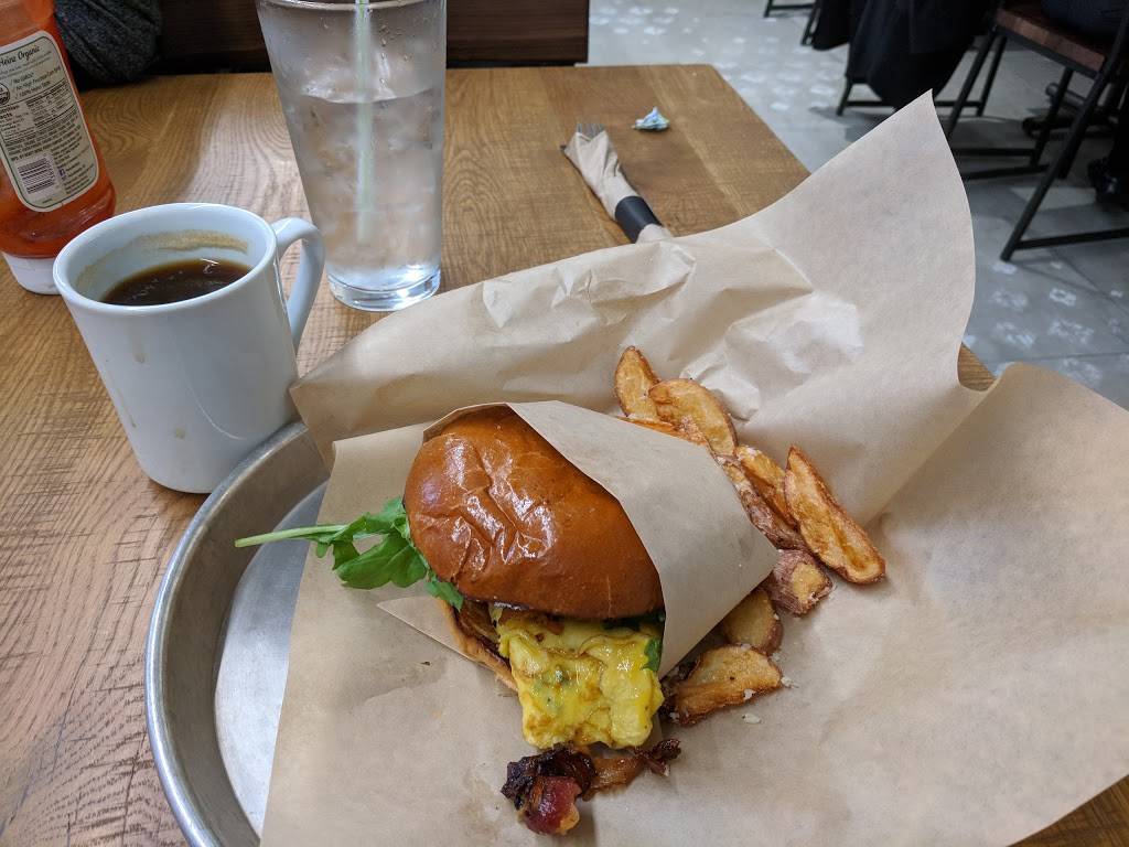 California Pizza Kitchen | restaurant | Los Angeles International Airport (LAX), Terminal 5, World Way, Los Angeles, CA 90045, USA | 8009193227 OR +1 800-919-3227