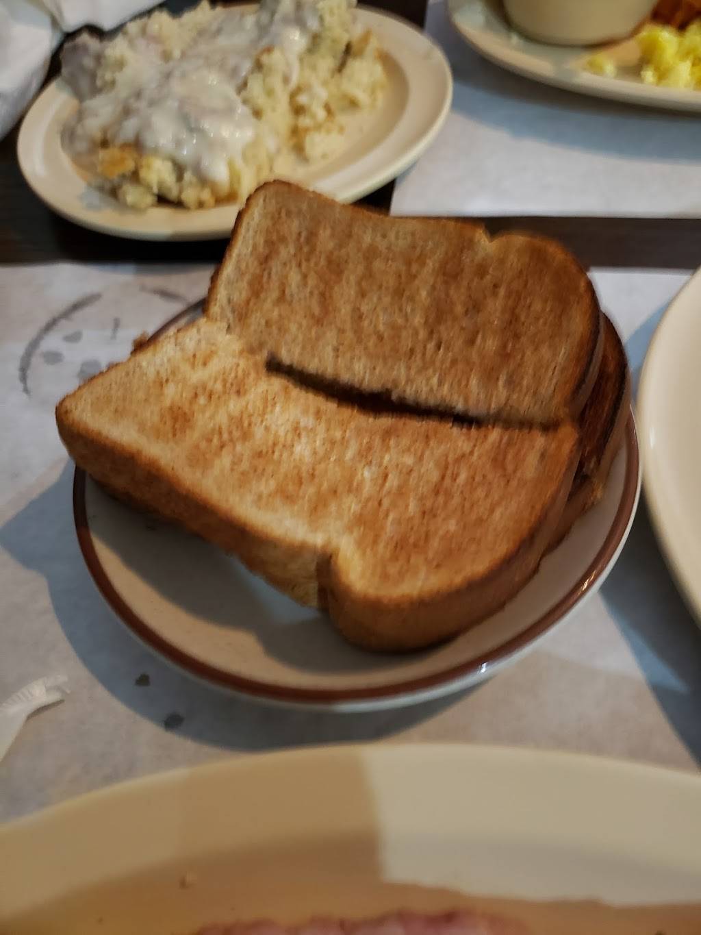 Big V Restaurant | restaurant | 32 Hall St, LaBelle, FL 33935, USA | 8636752917 OR +1 863-675-2917