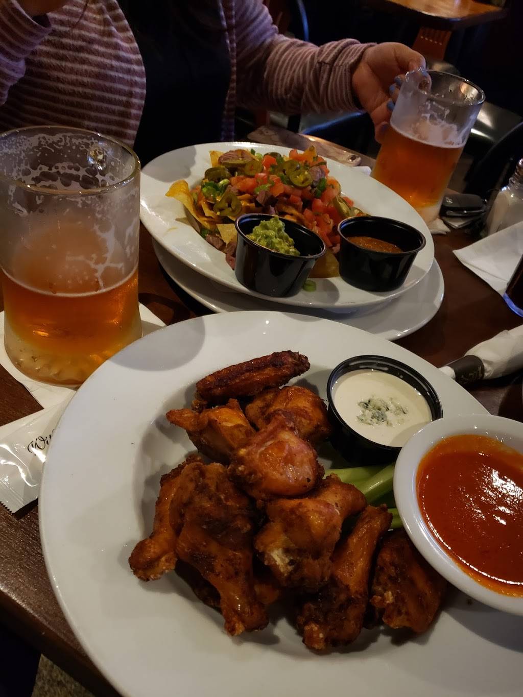 Rics Restaurant & Sports Lounge | restaurant | 2500 Las Posas Rd, Camarillo, CA 93010, USA | 8053899919 OR +1 805-389-9919