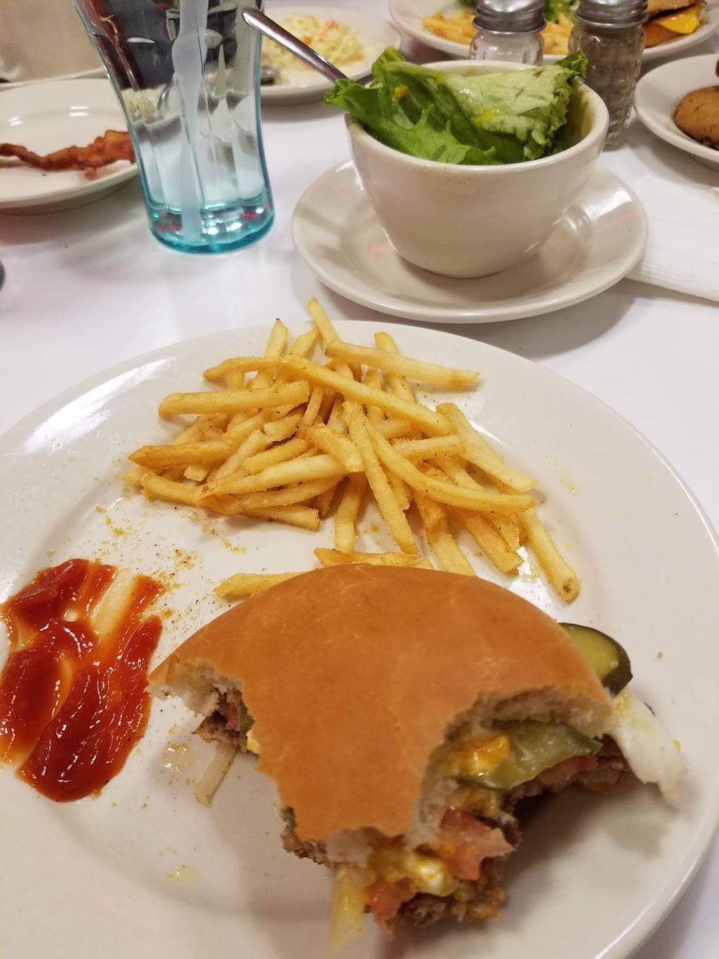 Steak n Shake | restaurant | 320 W North Ave, West Chicago, IL 60185, USA | 6305624370 OR +1 630-562-4370