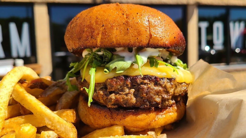 Farm Town Brew Hall | restaurant | 20700 Chippendale Ave, Farmington, MN 55024, USA | 6513447600 OR +1 651-344-7600