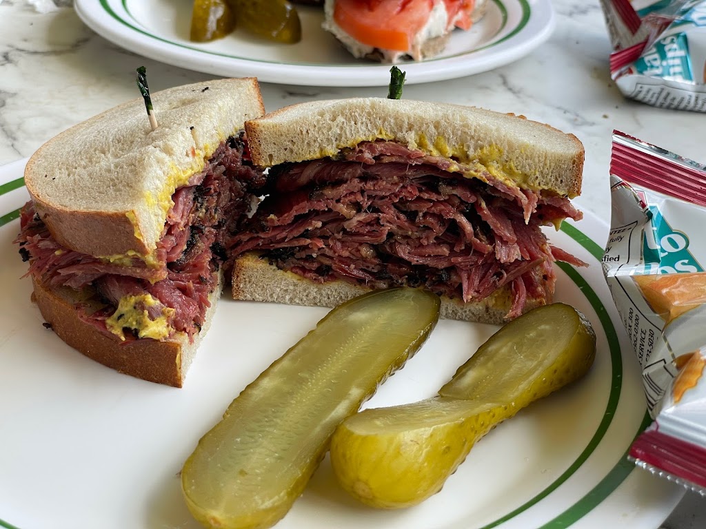 Goldbergs Famous Deli | bakery | 325 Millburn Ave, Millburn, NJ 07041, USA | 9733764777 OR +1 973-376-4777
