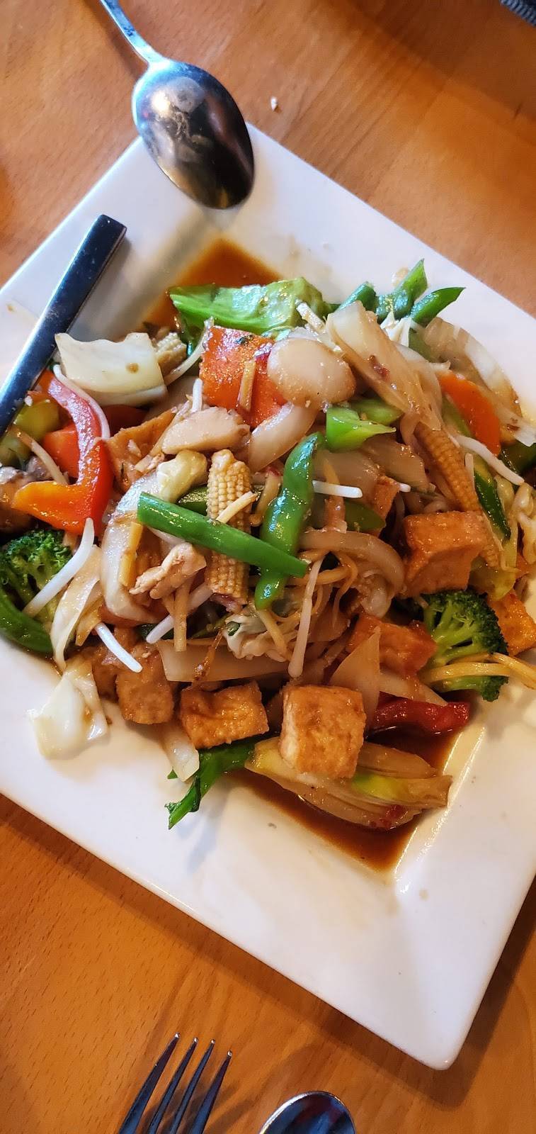 Thaitanium | restaurant | 741 Massachusetts Ave, Indianapolis, IN 46204, USA | 3176861848 OR +1 317-686-1848