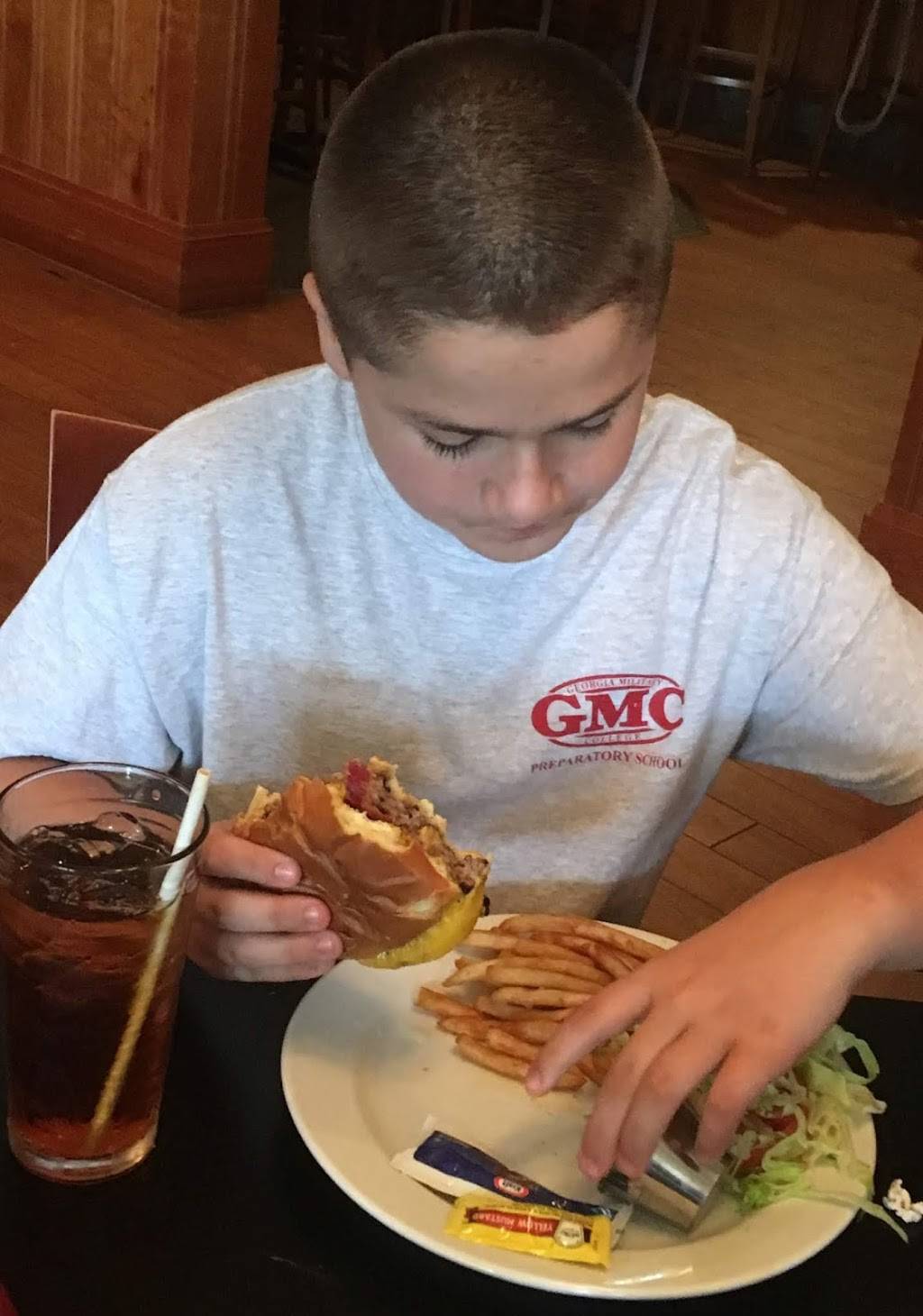 Fife & Drum Restaurant | restaurant | 1775 Legacy Way #235, Columbus, GA 31903, USA | 7066855801 OR +1 706-685-5801