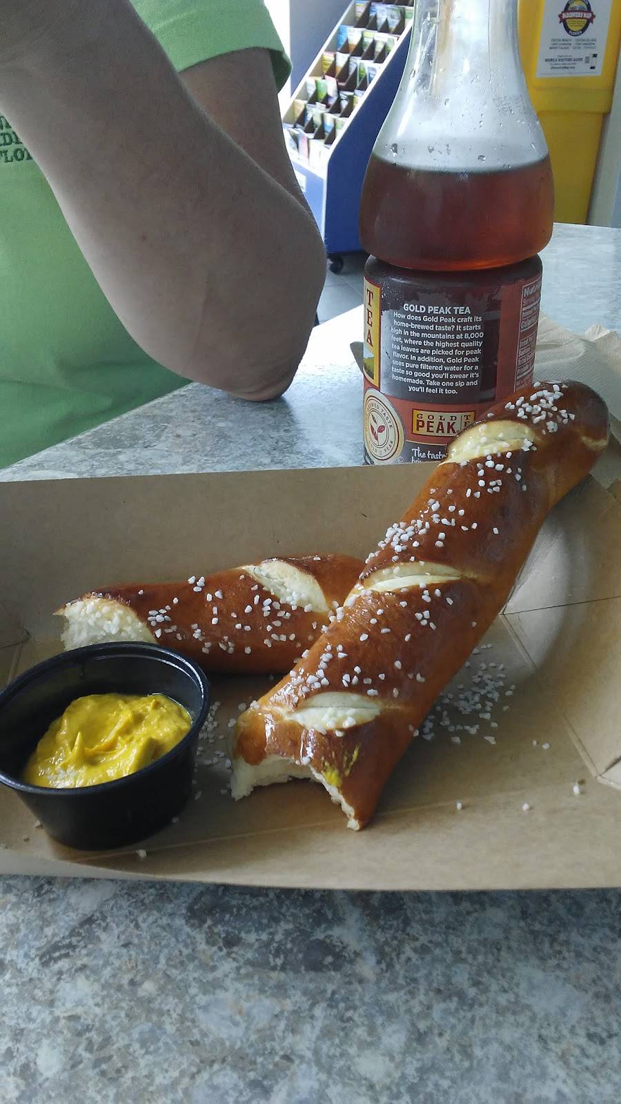 Fishlips Pavilion at Jetty Park | restaurant | 397 Jetty Park Rd, Port Canaveral, FL 32920, USA | 3213235001 OR +1 321-323-5001