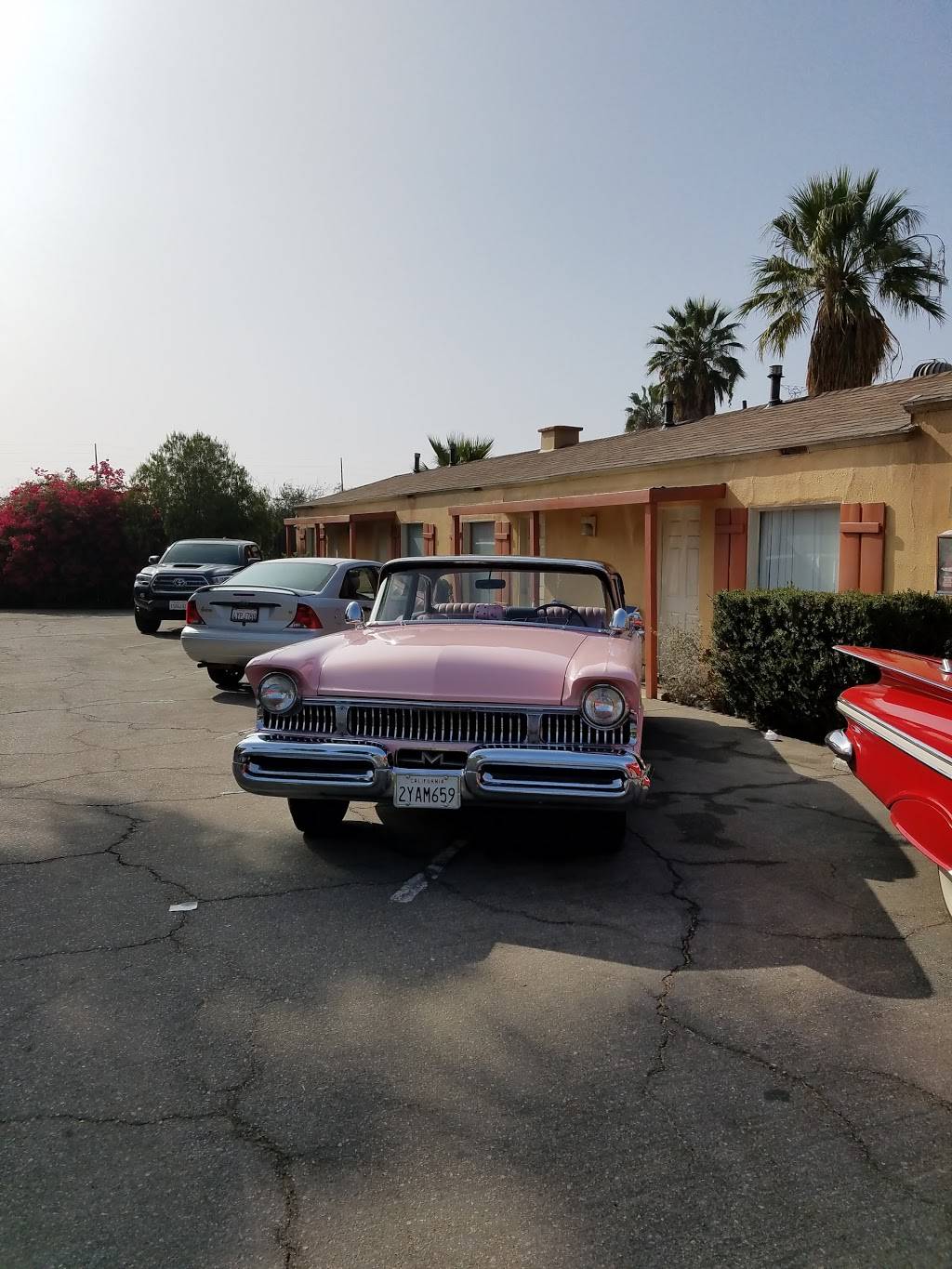 Pink Motel | restaurant | 9457 San Fernando Rd, Sun Valley, CA 91352, USA | 8187673605 OR +1 818-767-3605