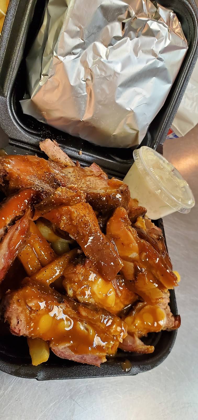 Carolines bbq | restaurant | 3451 W Madison St, Chicago, IL 60624, USA | 8668218485 OR +1 866-821-8485