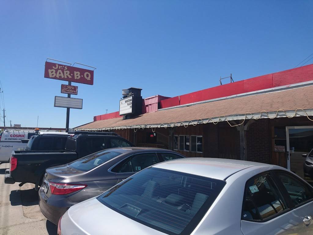 Juniors Texas Bar B-Q | restaurant | 102 McCarty St, Houston, TX 77029, USA | 7136742800 OR +1 713-674-2800