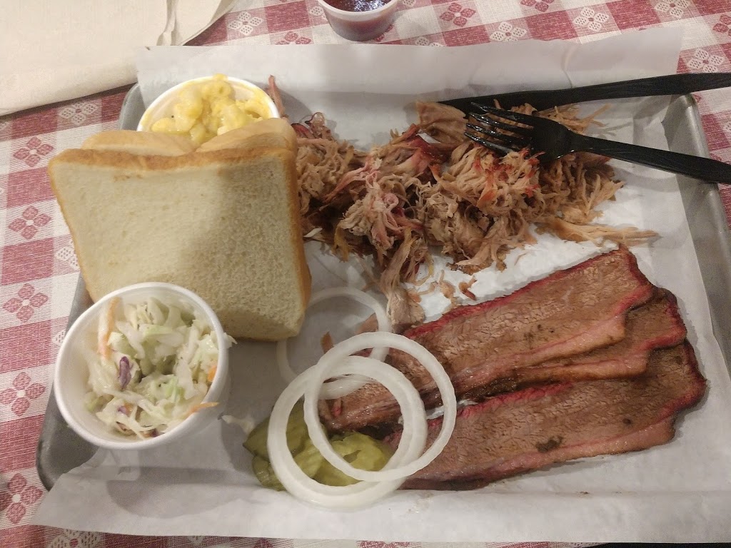 Republik BBQ and Brew | restaurant | 4402 N Saint Marys Street, Beeville, TX 78102, USA | 3613545189 OR +1 361-354-5189