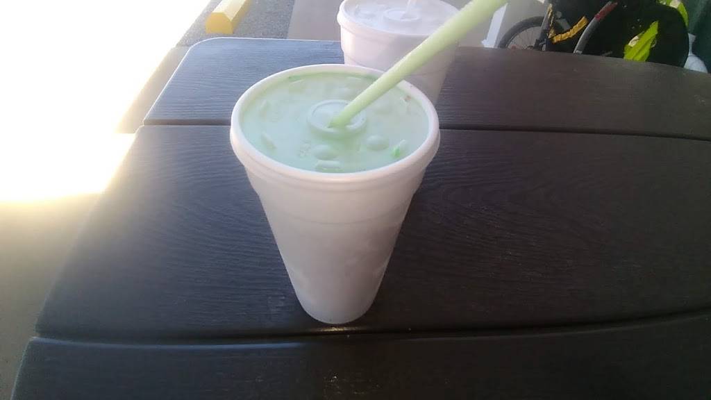 Ice Cream Korner | restaurant | 7605 US-50, Iuka, IL 62849, USA | 6183234321 OR +1 618-323-4321