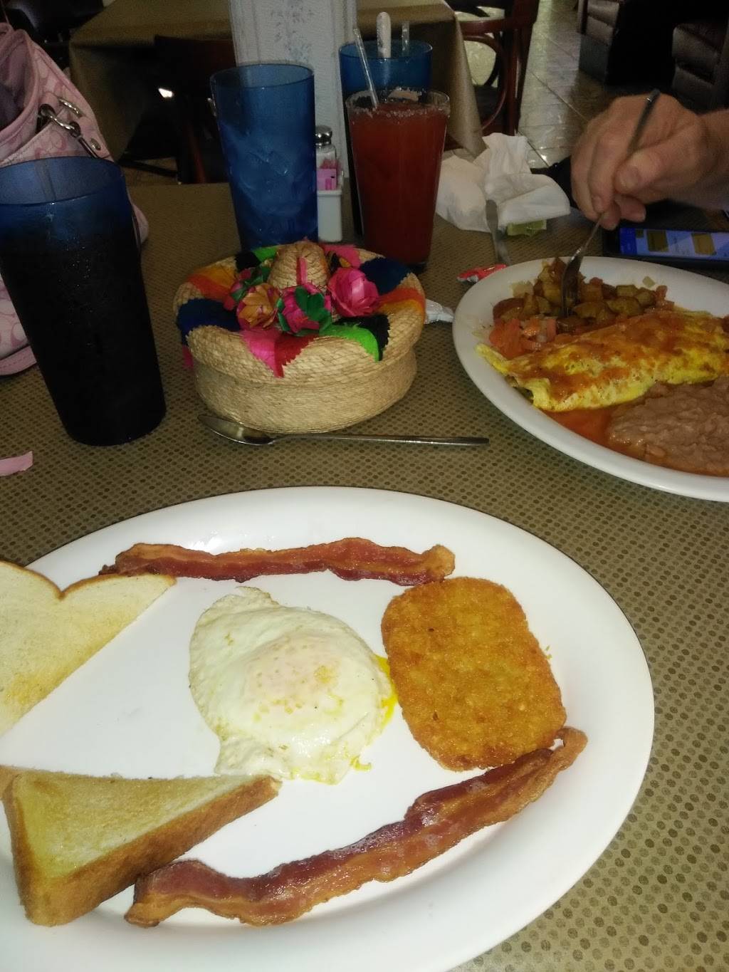 Cafe Hornitos | restaurant | 3704 I-35, Austin, TX 78705, USA | 5125244195 OR +1 512-524-4195