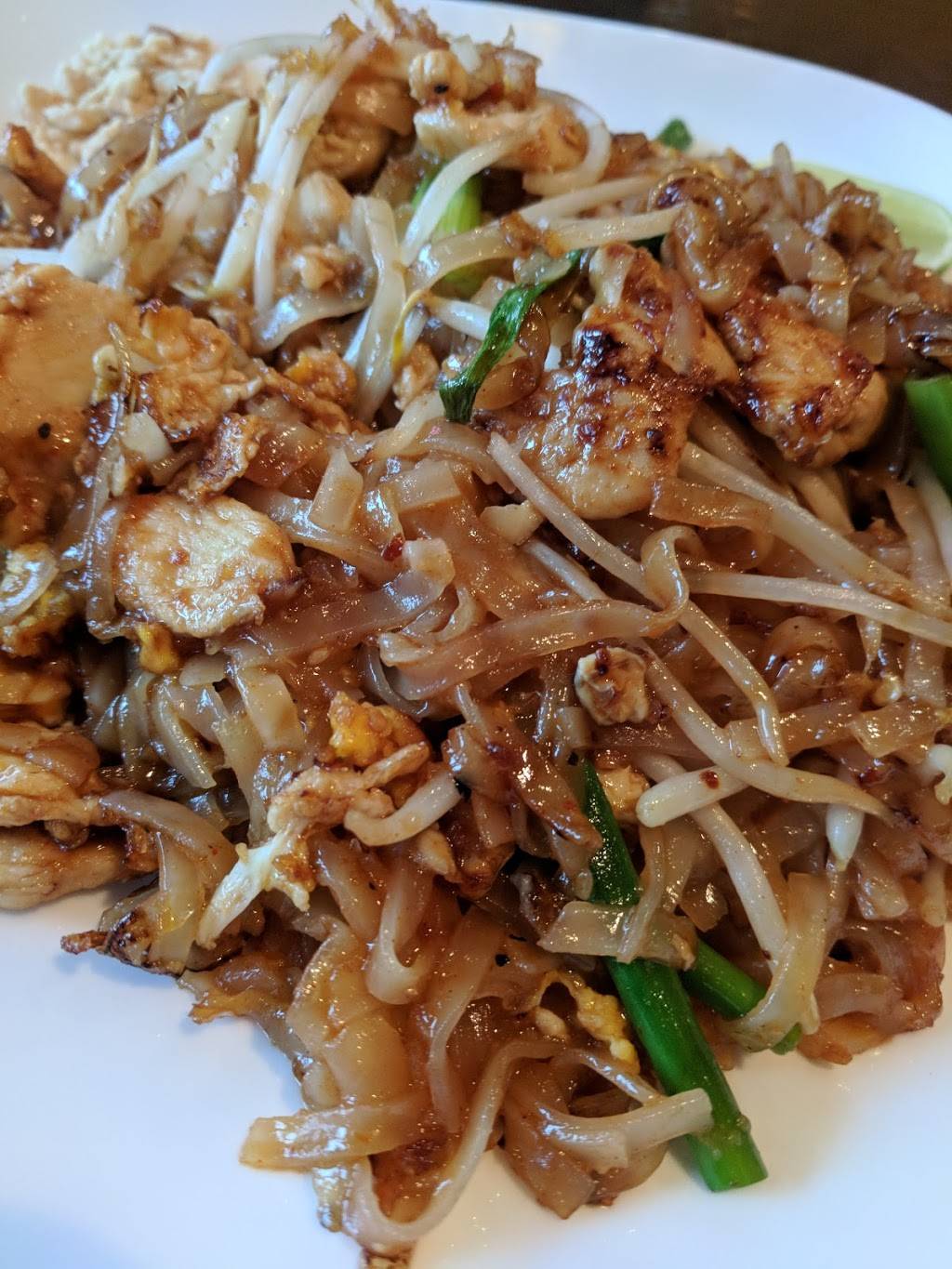 Lunn Yar Moe | restaurant | 137-011-065, Petaluma, CA 94954, USA | 7077534257 OR +1 707-753-4257