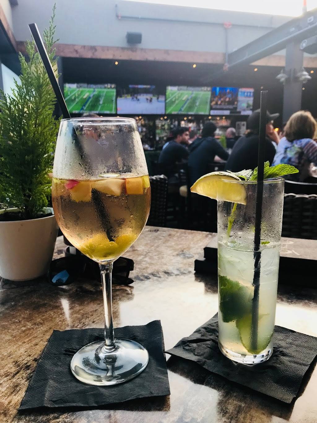 The Crooked Cue | restaurant | 3056 Bloor St W, Etobicoke, ON M8X 1C4, Canada | 4162367736 OR +1 416-236-7736