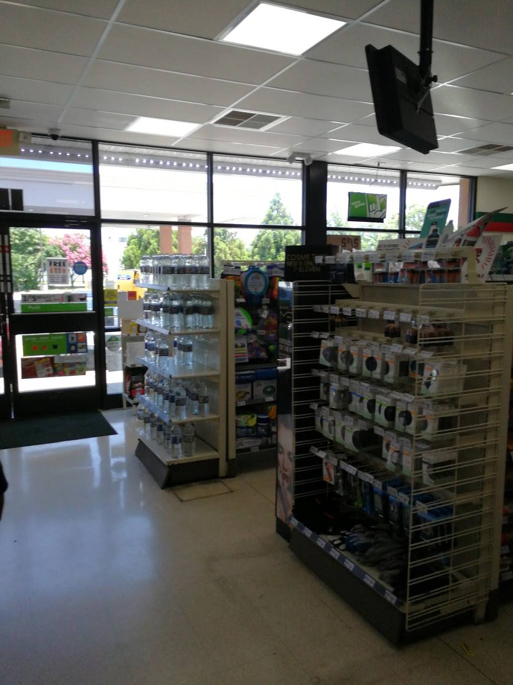 7-Eleven | bakery | 1088 W 26th St, Norfolk, VA 23517, USA | 7573141915 OR +1 757-314-1915