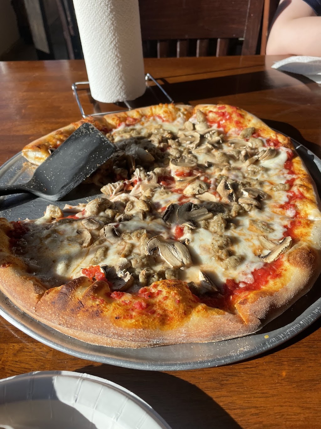 Luigis | restaurant | 11301 US-212, Belle Fourche, SD 57717, USA | 6058929066 OR +1 605-892-9066