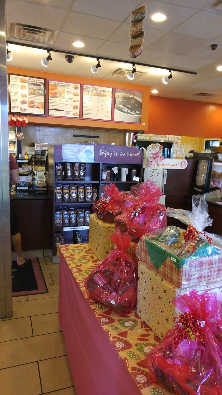 Dunkin | cafe | 2307 James L Redman Pkwy, Plant City, FL 33563, USA | 8136591300 OR +1 813-659-1300