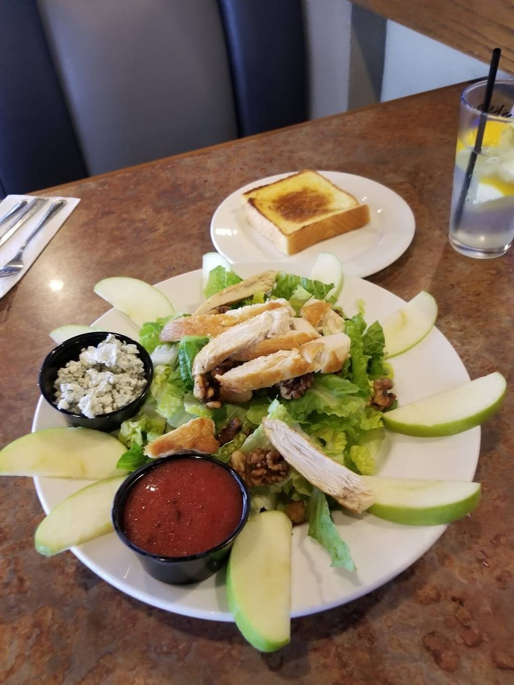 Hawks Prairie Restaurant & Sports Bar | restaurant | Hawks Prairie Restaurant & Sports Bar, 8306 Quinault Dr NE, Olympia, WA 98516, USA | 3604590900 OR +1 360-459-0900