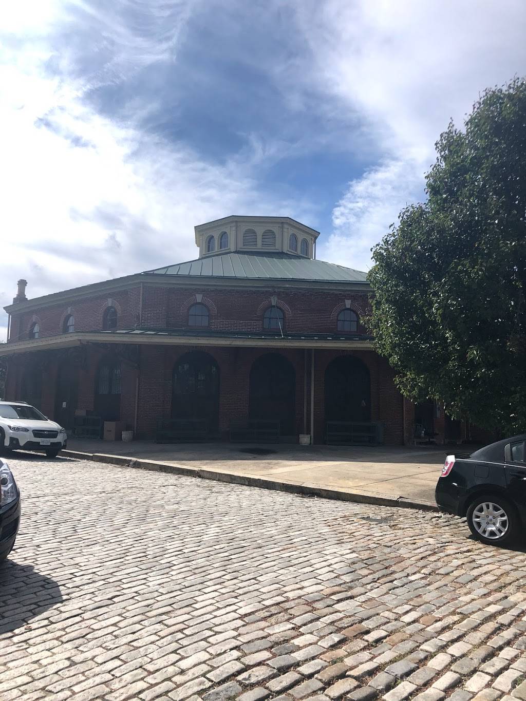 Farmers Market Bistro | restaurant | 9 E Old St, Petersburg, VA 23803, USA | 8043385400 OR +1 804-338-5400