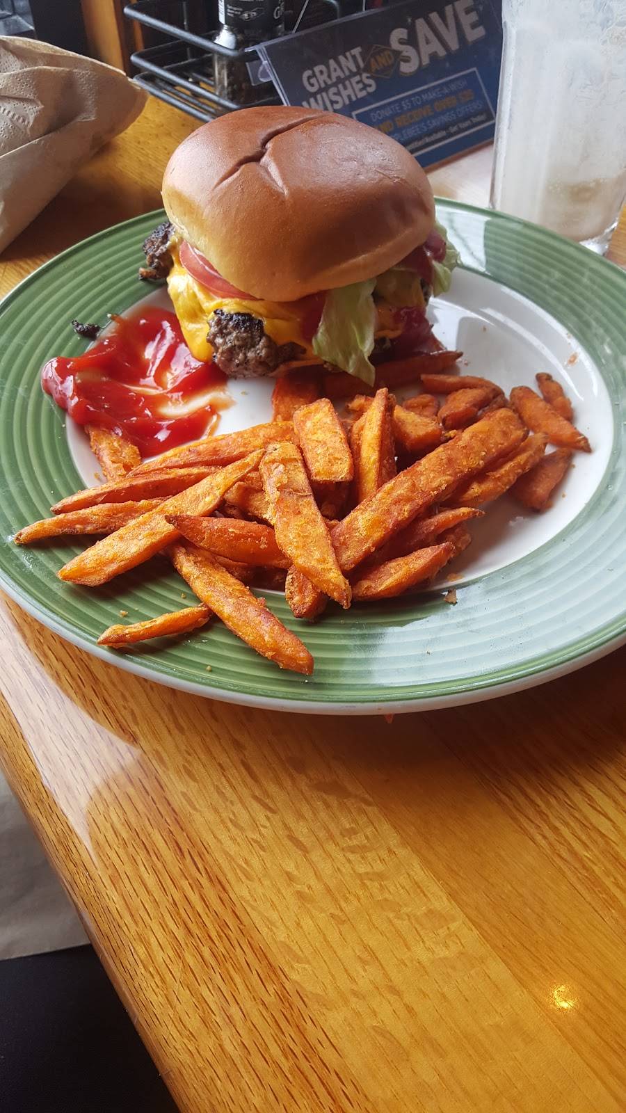 Applebees Grill + Bar | restaurant | 100 N Sykes Creek Pkwy, Merritt Island, FL 32953, USA | 3214559898 OR +1 321-455-9898