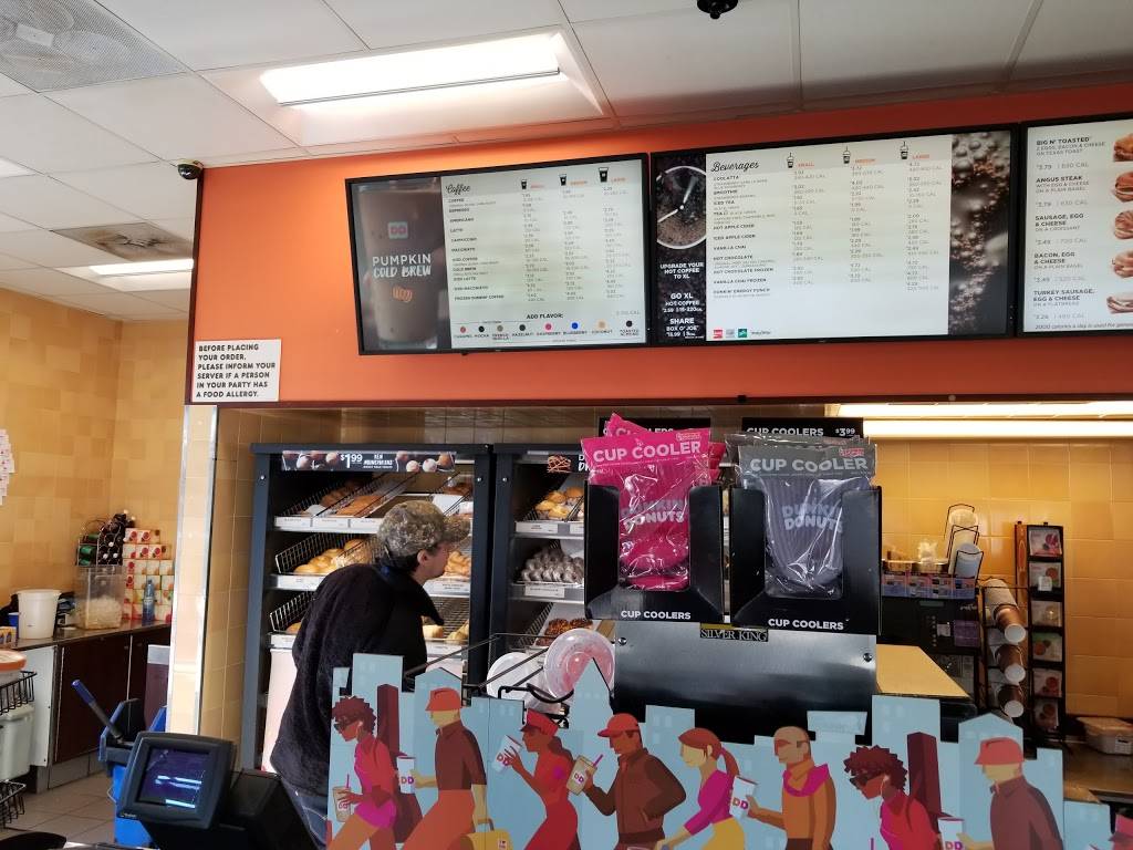 Dunkin | cafe | 2 Meadow St, Naugatuck, CT 06770, USA | 2037297977 OR +1 203-729-7977