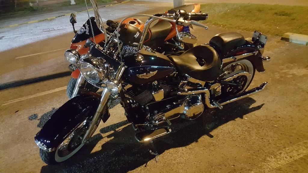 Hot Spot Bar & Grill | night club | 1117 Jordan Ln NW #B, Huntsville, AL 35816, USA | 2565853099 OR +1 256-585-3099