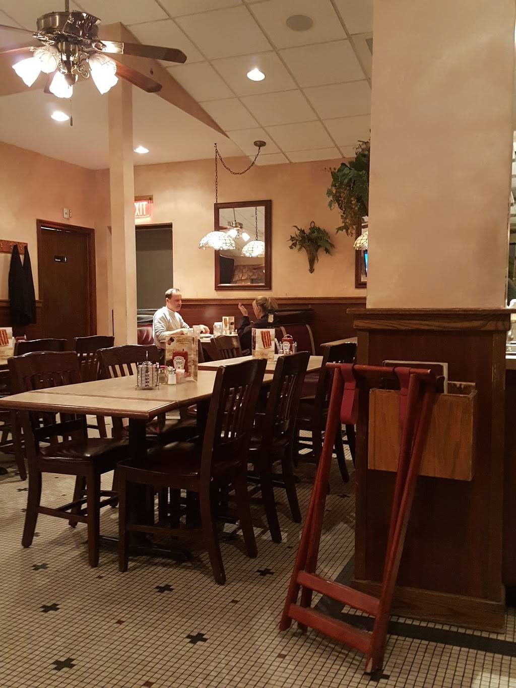 Plaza Diner Restaurant | restaurant | 737 Bridgeport Ave, Shelton, CT 06484, USA | 2039255910 OR +1 203-925-5910