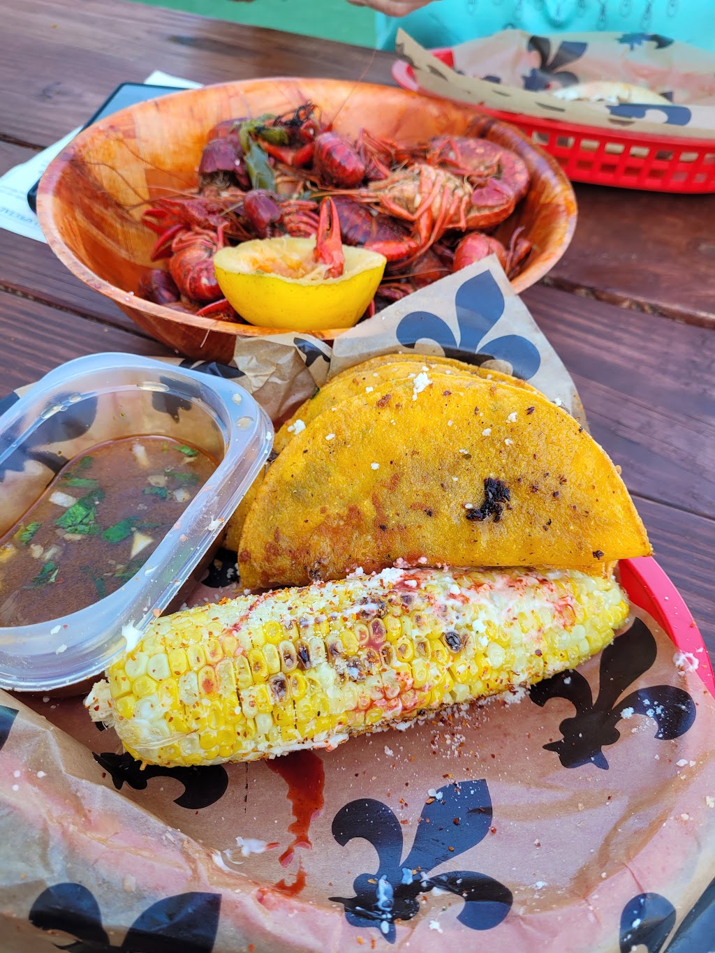 Lone Star Boil House | restaurant | 320 W 5th St, Panama City, FL 32401, USA | 8506403073 OR +1 850-640-3073