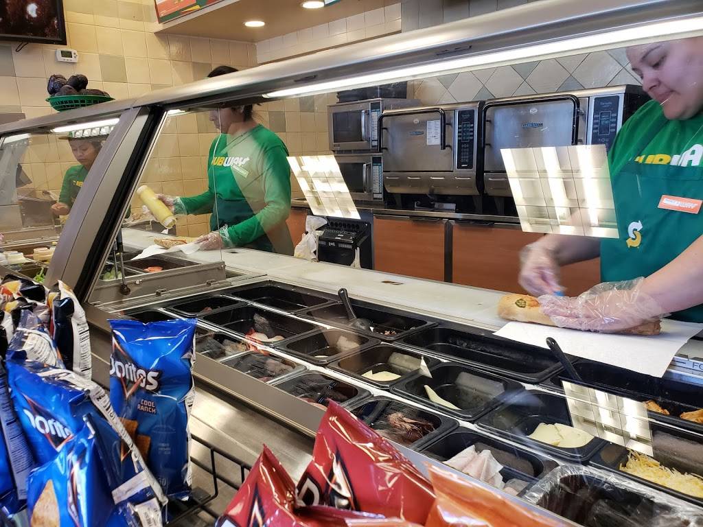Subway Restaurants | restaurant | 21032 Victory Blvd, Woodland Hills, CA 91367, USA | 8183475825 OR +1 818-347-5825