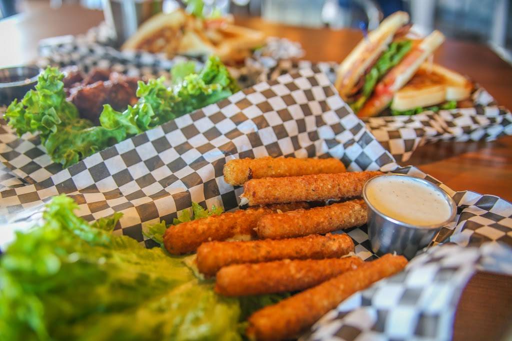 Squeeze Burger and Brew | restaurant | 856 W Benjamin Holt Dr, Stockton, CA 95207, USA | 2094732222 OR +1 209-473-2222