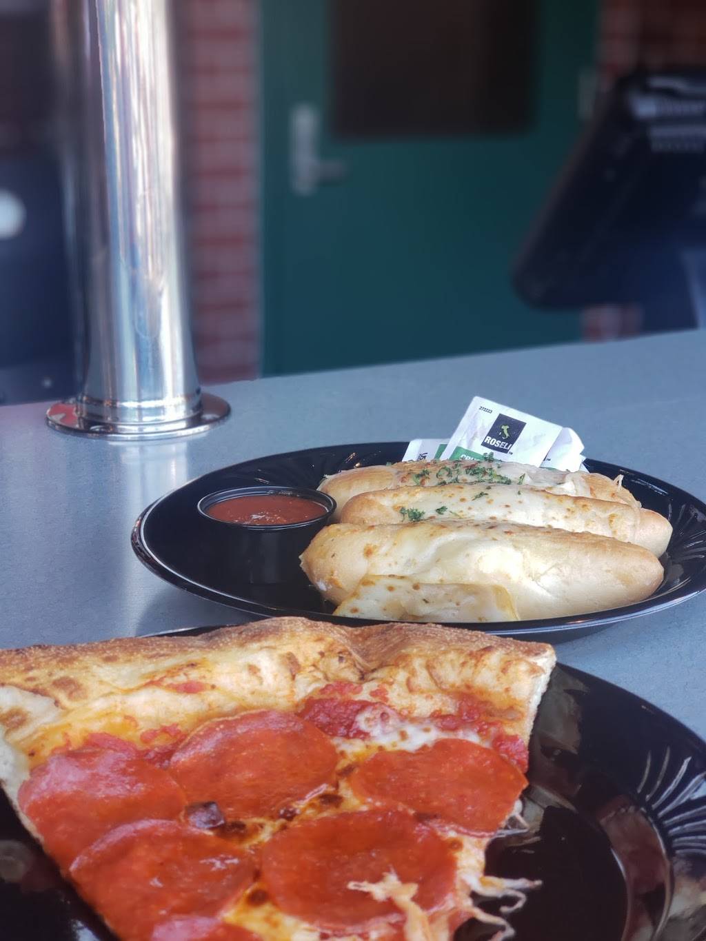 Luigis Pizza | restaurant | 100 Universal City Plaza, Universal City, CA 91608, USA | 8008648377 OR +1 800-864-8377