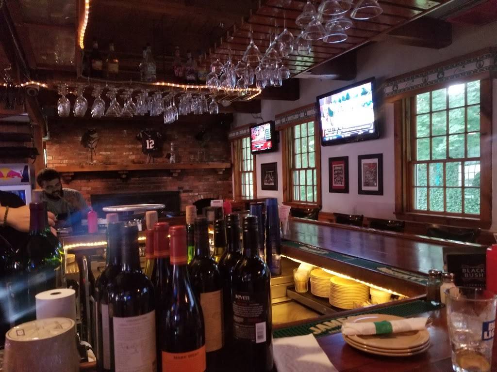 Luciosos Pub | restaurant | 6 Spring Ln, Plymouth, MA 02360, USA | 5087460056 OR +1 508-746-0056