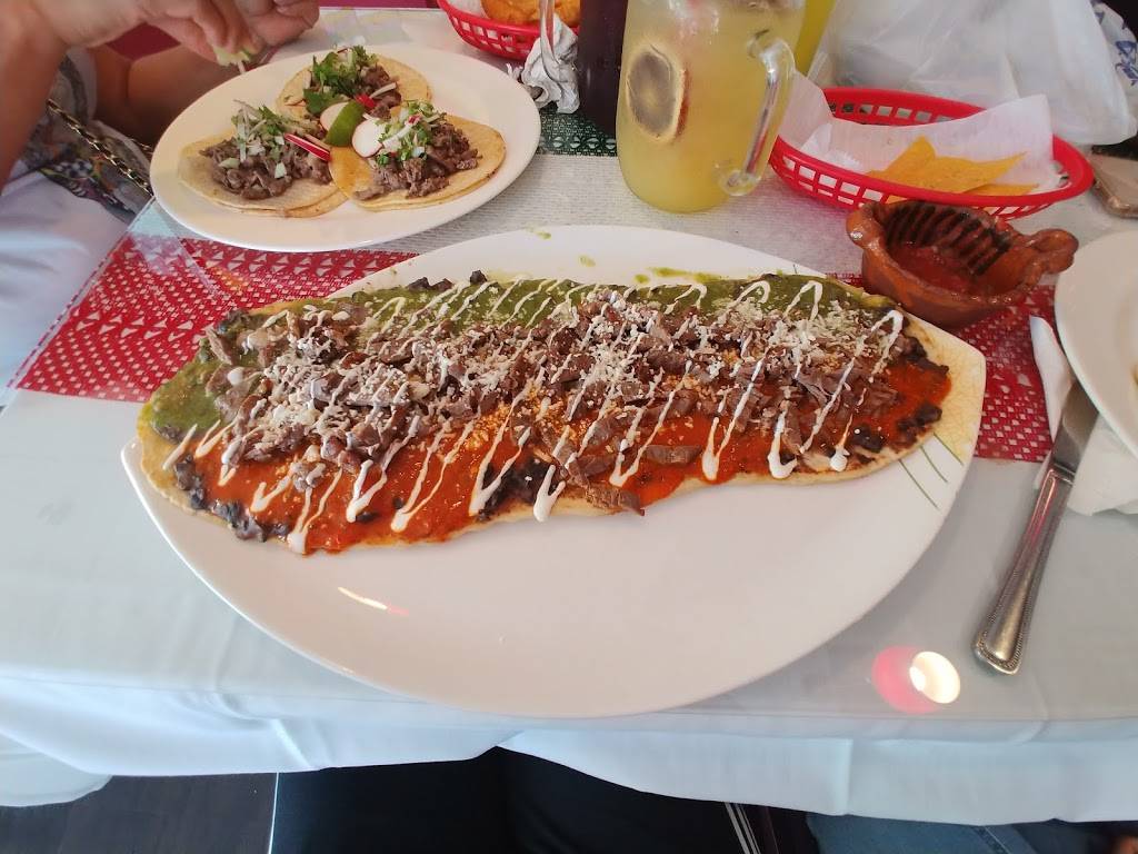 Robertos Grill Cafe | restaurant | 102 E Post Rd, White Plains, NY 10601, USA | 9148311028 OR +1 914-831-1028