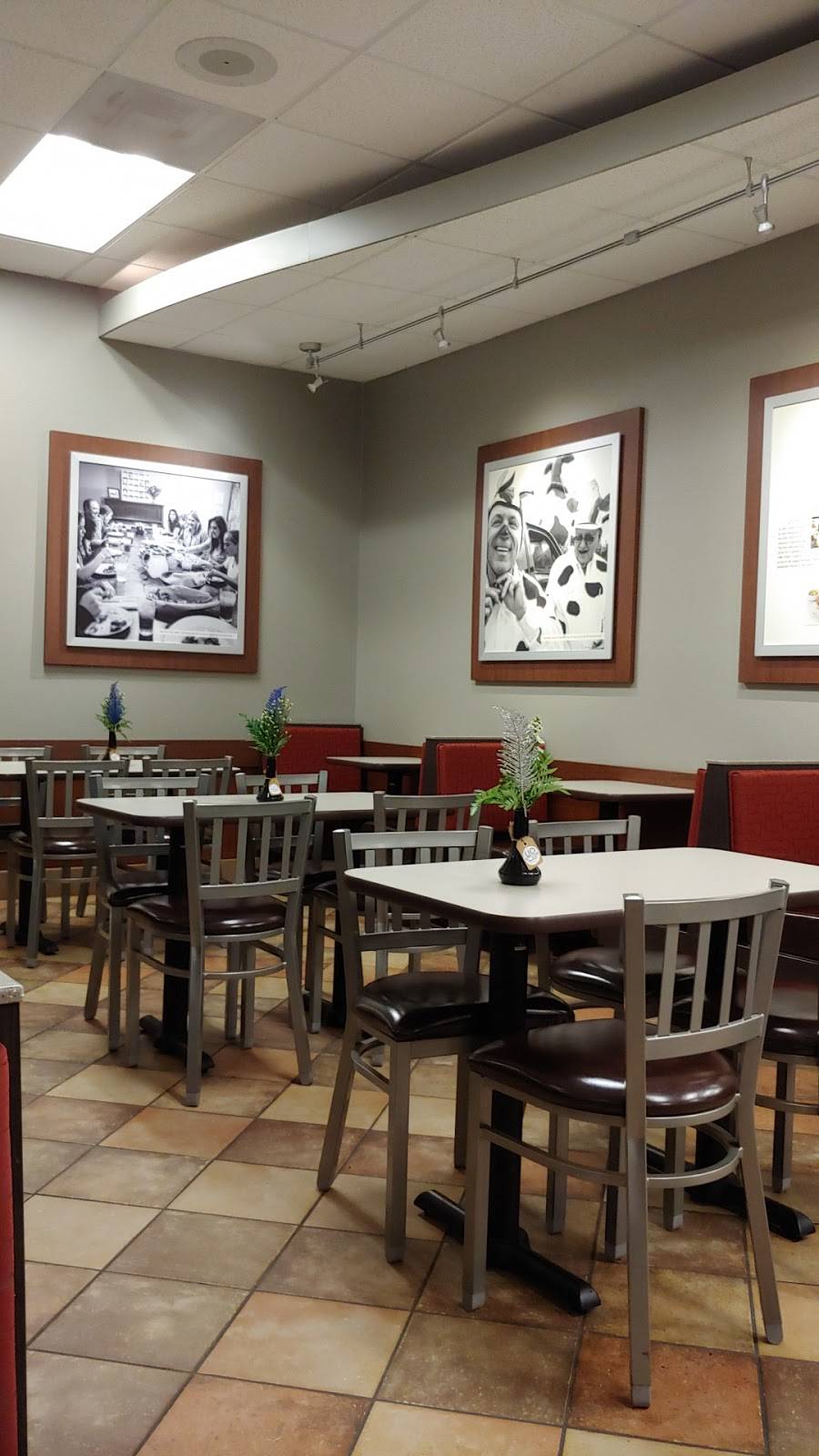 Chick-fil-A | restaurant | 1011 E W Hwy 377, Granbury, TX 76048, USA | 8175734424 OR +1 817-573-4424