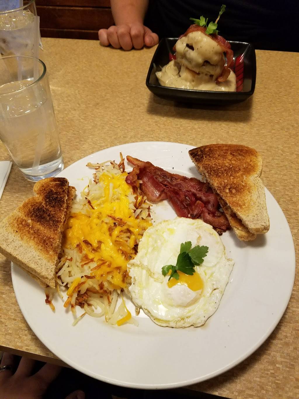 The Green Harp | restaurant | 104 S Lafayette St, Greenville, MI 48838, USA | 6162322058 OR +1 616-232-2058