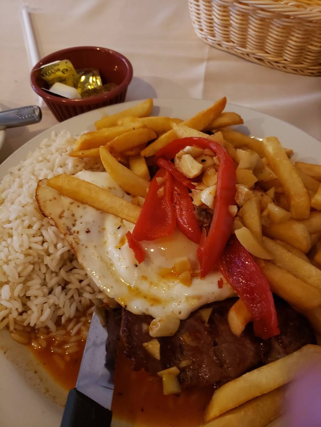 Campinos Portuguese Restaurant | restaurant | 218 Warren Ave, East Providence, RI 02914, USA | 4014386800 OR +1 401-438-6800