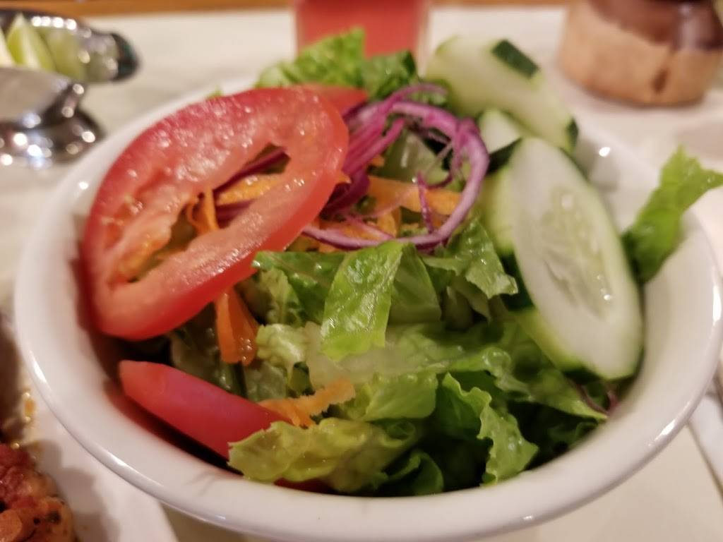 Mis Raices | restaurant | 1213 Teaneck Rd, Teaneck, NJ 07666, USA | 2015307233 OR +1 201-530-7233