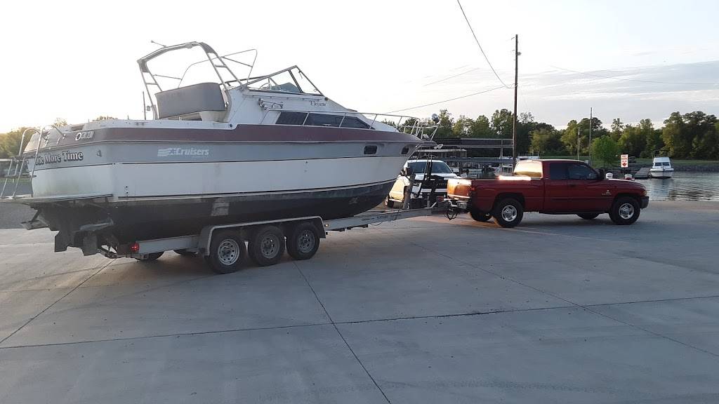 Paradise Pointe Bar & Grill | restaurant | 117 Marina Dr NW, Charleston, TN 37310, USA | 4233363368 OR +1 423-336-3368