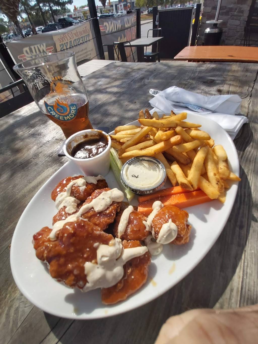 Wild Wing | restaurant | 3295 Fairview St Unit #9, Burlington, ON L7N 3N9, Canada | 9053339464 OR +1 905-333-9464