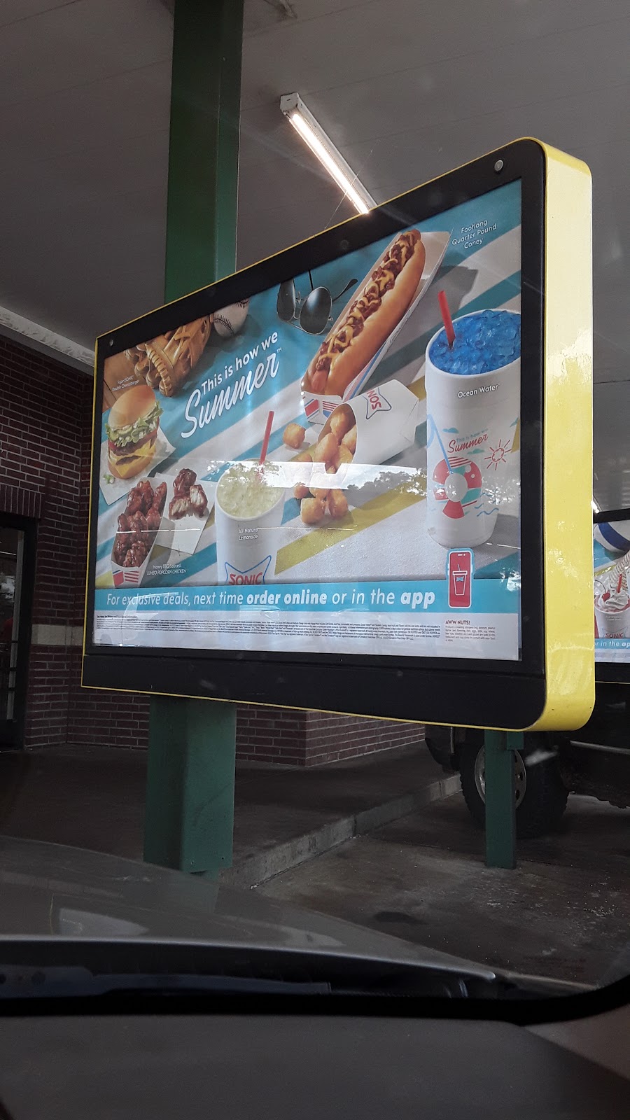 Sonic Drive-In | restaurant | 605 N Main St, Farmerville, LA 71241, USA | 3183683641 OR +1 318-368-3641