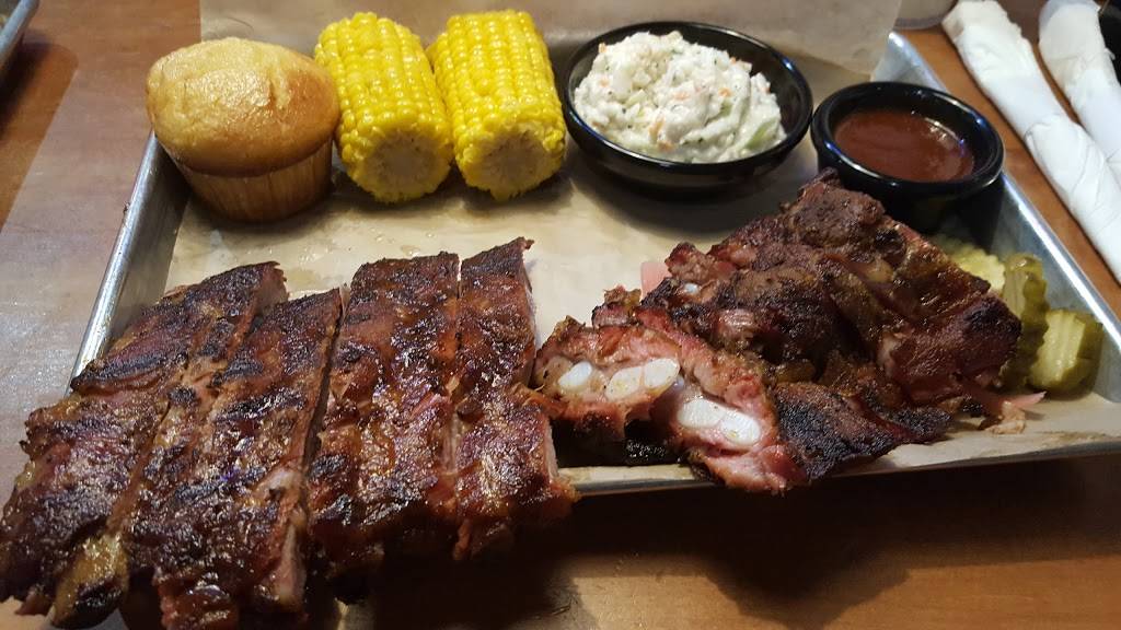 Famous Daves Bar-B-Que | restaurant | 4757 Monroe St, Toledo, OH 43623, USA | 4194757427 OR +1 419-475-7427