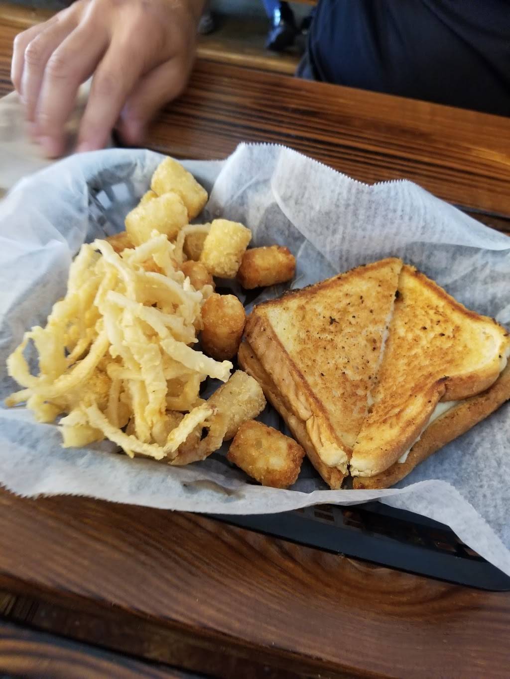 Camp House Bar and Grill | restaurant | 100 S White Cedar Rd, Sanford, FL 32771, USA | 4079155401 OR +1 407-915-5401