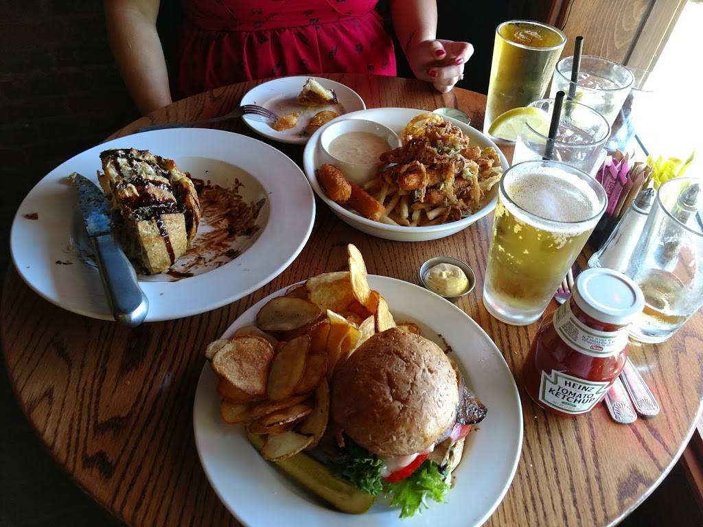 Roccos Bar & Grill | restaurant | 546 Market St, Colusa, CA 95932, USA | 5304588646 OR +1 530-458-8646