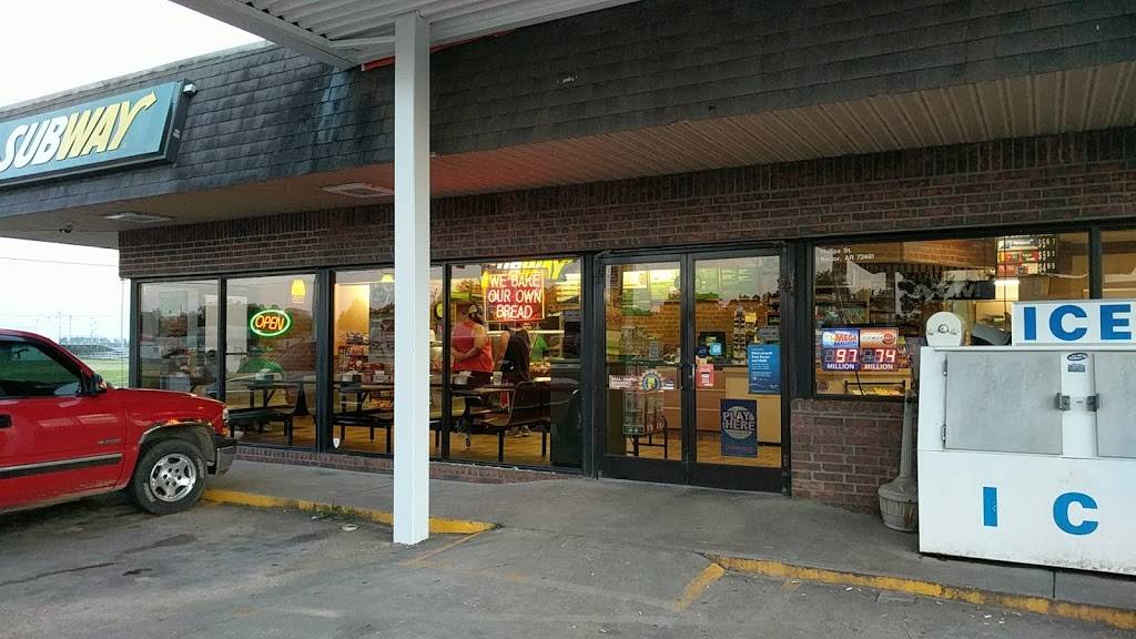 Subway | restaurant | 218 E 9th St, Rector, AR 72461, USA | 8707832253 OR +1 870-783-2253
